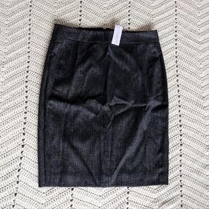 🔖Ann Taylor black & silvery pencil skirt, size 6P (NWT!)